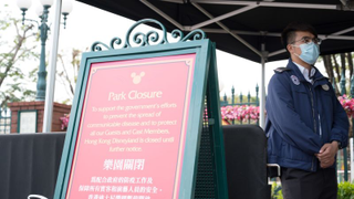 Cierran el Disneyland que permanecía abierto en China y la cifra de afectados ya casi alcanza los 3000